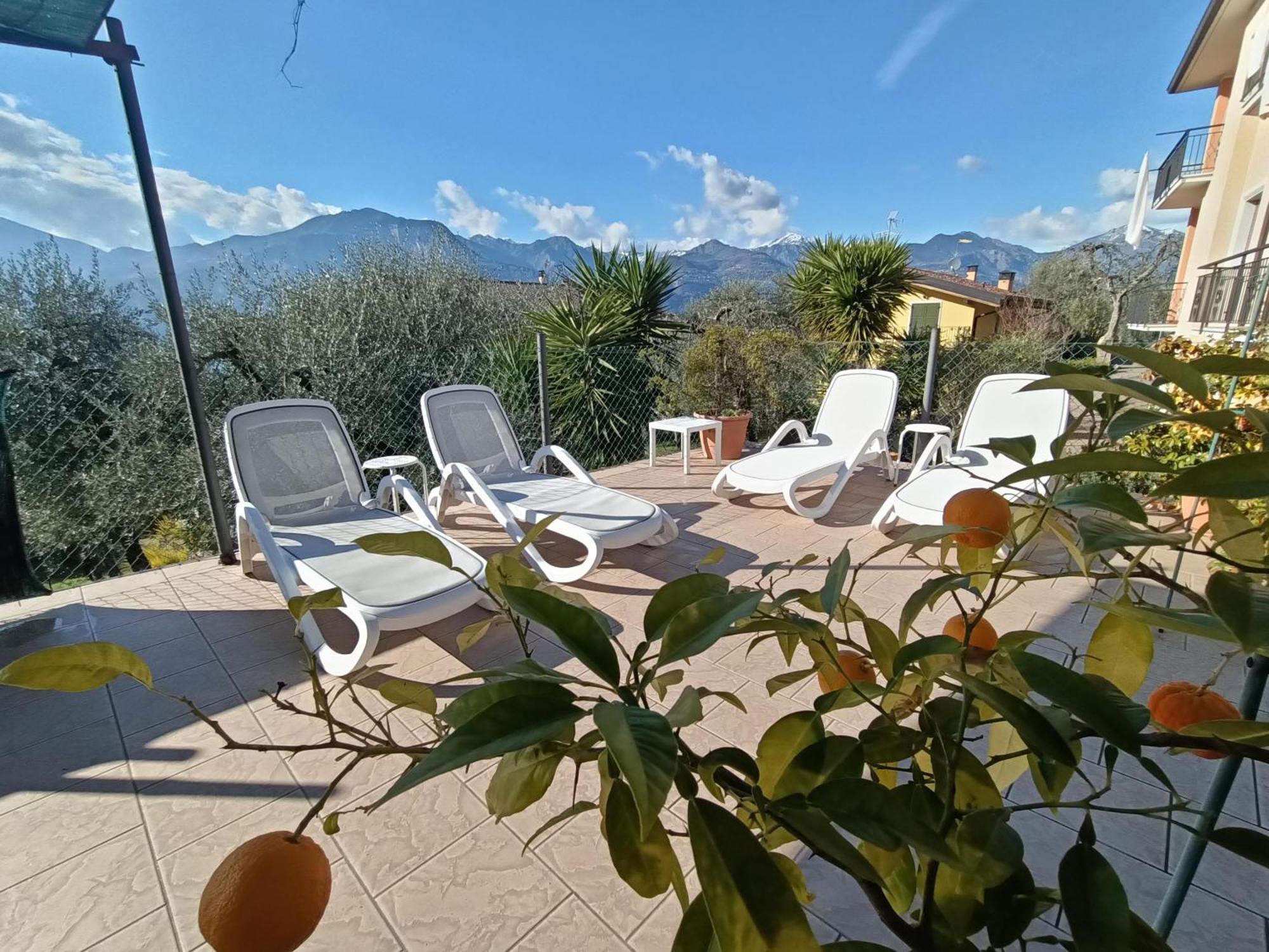Appartamenti Casa Nina, Lago,Montagne, Uliveti Бренцоне-суль-Гарда Экстерьер фото